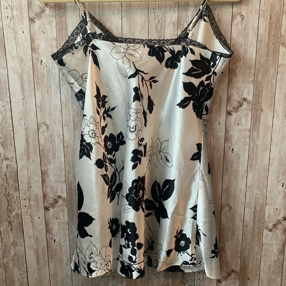 VICTORIA’S Secret Tie Front Babydoll - Picture 7 of 7